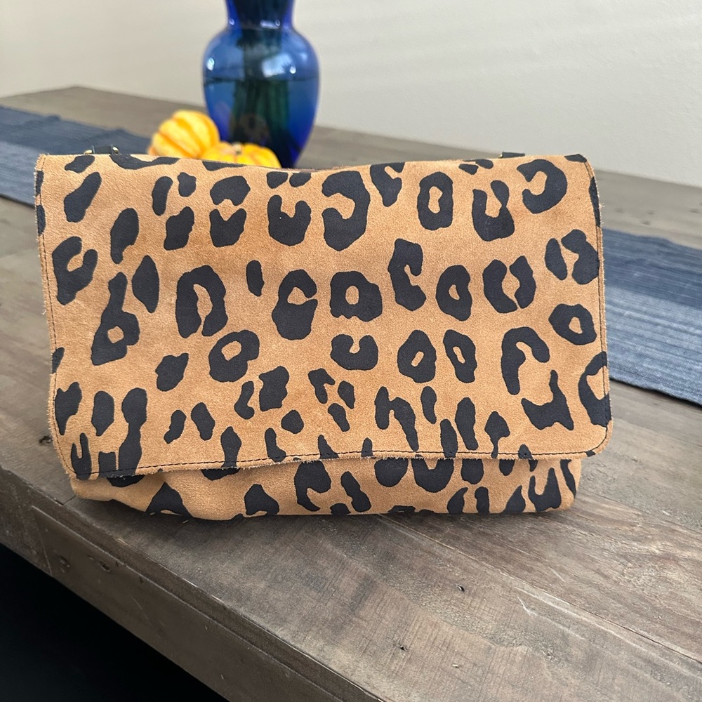 CLARE V SUEDE Bag.